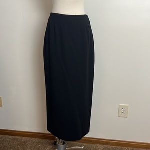 I tags Black Ellen Tracy fitted Skirt with back kick pleat size 8 see discript